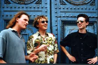 Smile Mark I (October 1997), bottom-of-the-barrel pose: Campbell, Leon and Hans outside Vogel House